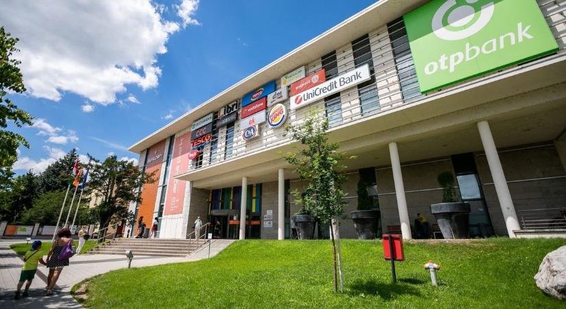 Nem jött össze a laza kabátcsere - pofátlan tolvaj bukott le az egri plázában