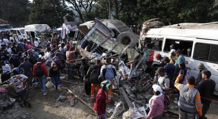 Kolumbiában egy busz felrobbanása következtében 14 ember vesztette életét