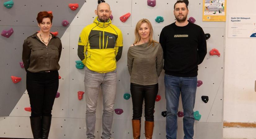 Professzionális mászófalat kapott a Sport és Kreatív Technikum - fotók