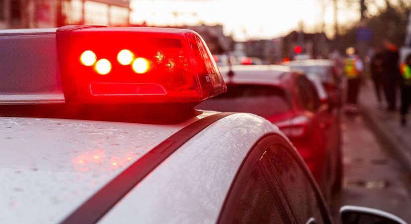 Két autó karambolozott a Nagyerdei körúton, egy embert a mentők vittek el!