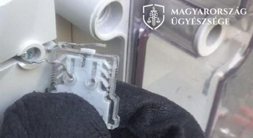 Sok volt a rezsije az albán péknek a Balatonnál, lopott árammal fűtötte a kemencéit