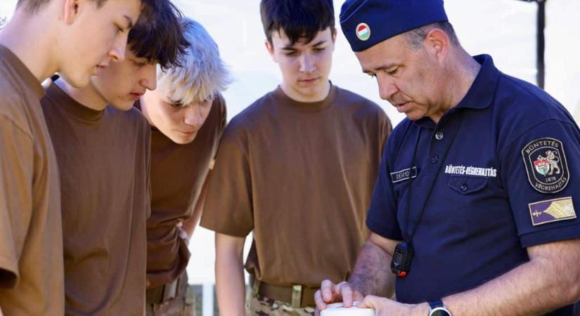 Nem csak díszgyakorlat, országos rangú kadétversenyt rendeztek