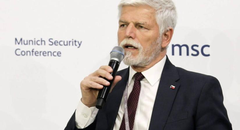 Cseh államfő: Az ország a NATO-nak megígért katonai képességeknek csak a felével rendelkezik