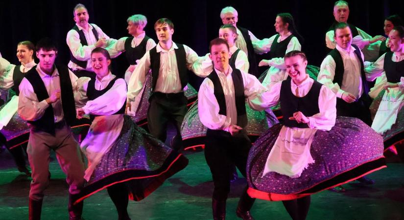 Jubileumot ünnepelt a Tűzvirág Táncegyüttes (fotók, videó)