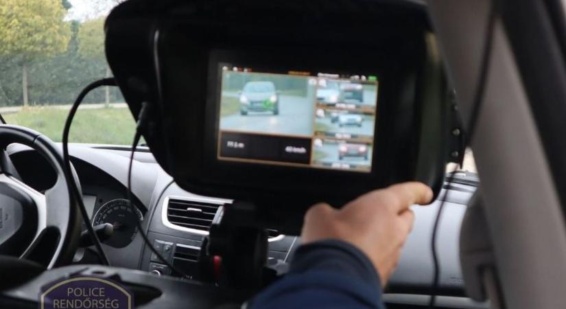 Nem úszták meg a száguldozók: Esztergomban lecsapott a traffipax