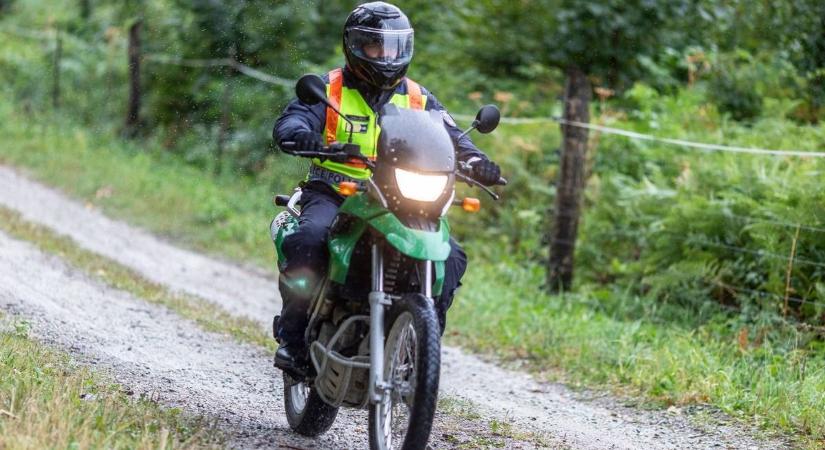 Motoros rendőrök őrzik a Soproni Parkerdő békéjét
