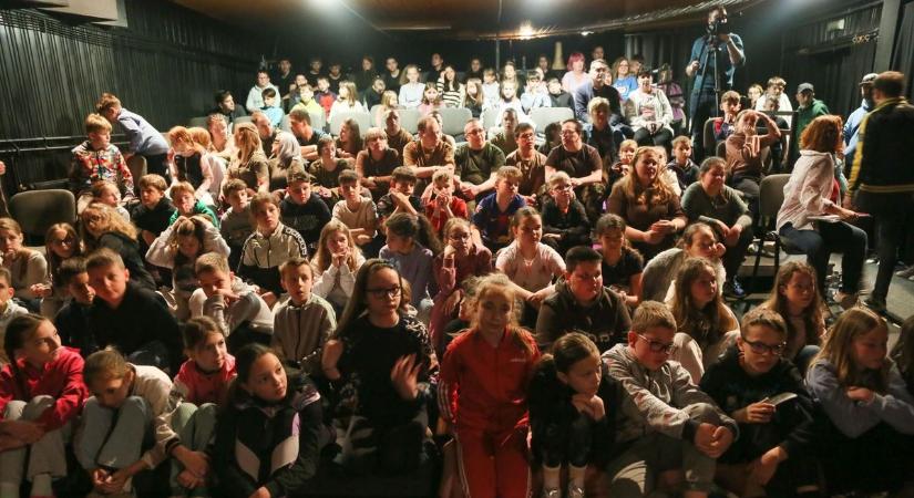 "Sok erős pillanat a zsebükben" - A XXXV. WSO észak-dunántúli fordulója a Soltis-színházban