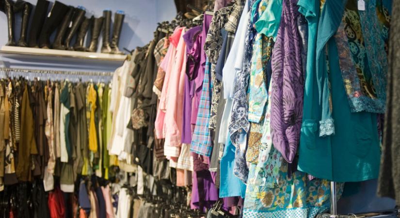 Letépte a csipogót, rögtön kabátlopási ügybe keveredett az egri bevásárlóközpontban