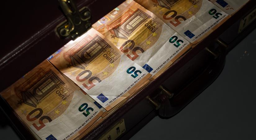 Ha gyorsan is pucolnak a NER milliárdosai, valószínűtlen, hogy repülővel mentsék a vagyonukat