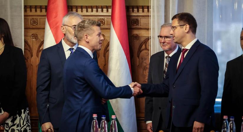 Várják az új jelöltet: a Tisza Párt nem fogja megszavazni Szijjártót az Országgyűlés alelnökének