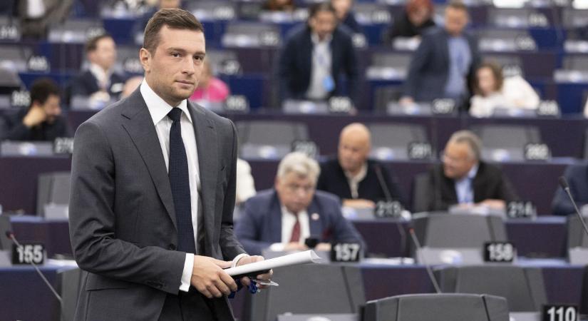 Hadüzenet: Macron ádáz ellenfele véget vetne a német befolyásnak Európában