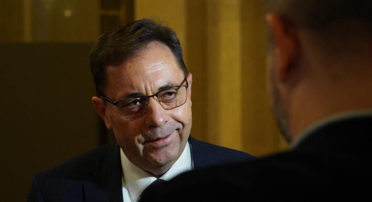 Pócs János szerint a tisztítótűz erre jó: Megszabadulunk a kullancsoktól és a luxizóktól