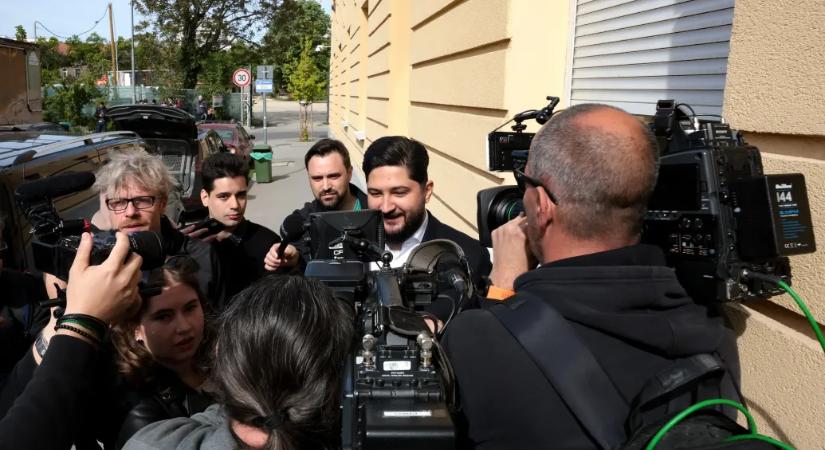 Érkeznek a politikusok a Fidesz választmányi ülésére, Radics Béla szerint ütőképes lesz az új frakció