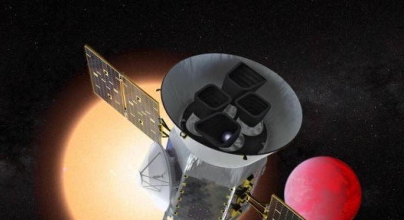 Nem tréfa, az űrből kap energiát a Facebook