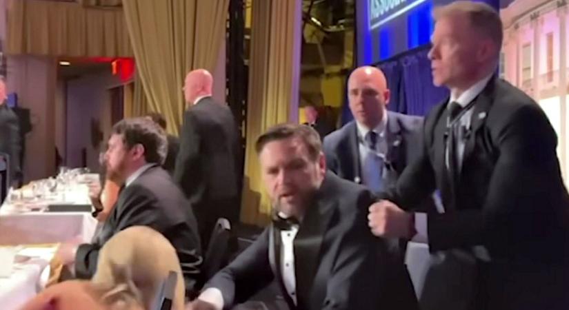 Megrendezett támadás? Terjednek az összeesküvés-elméletek a Trump elleni merénylet után