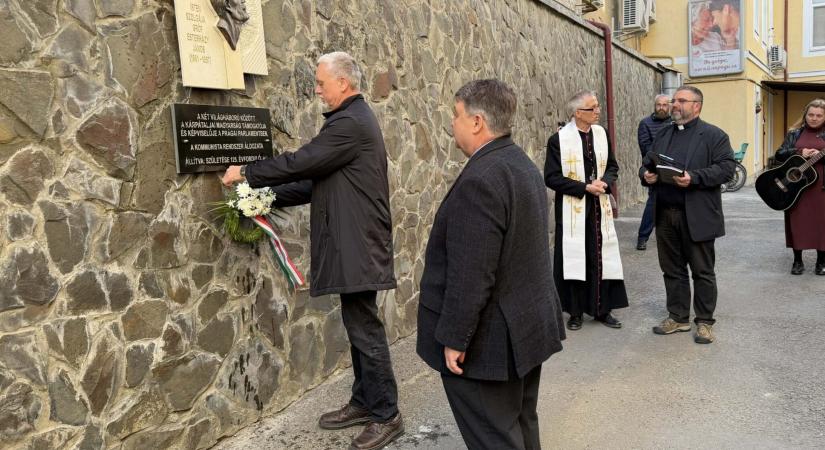 Ungváron avattak emléktáblát Esterházy János tiszteletére