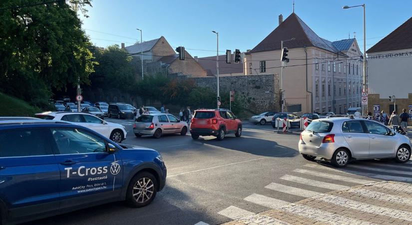 Óriási a baj a pécsi utakon: egyre több az agresszív sofőr