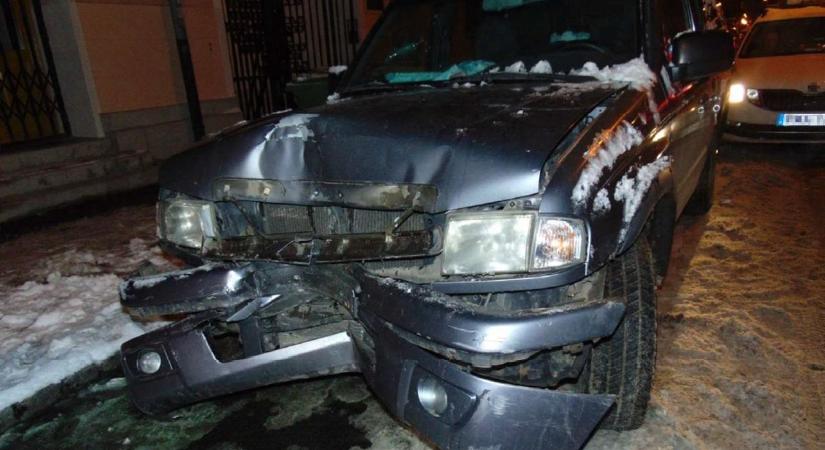 Összetörte az autót, aztán mintha mi sem történt volna, továbbment