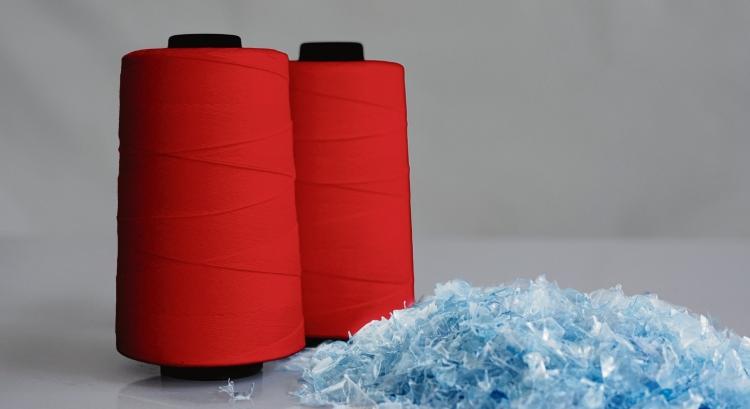 Új high-tech szövet régi ruhákból