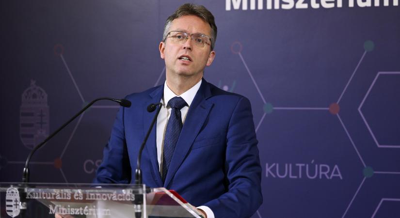 Molnár Áron azt állítja, Hankó Balázs egyedül döntött kulturális támogatásokról, a miniszter szerint minden a szabályok szerint történt