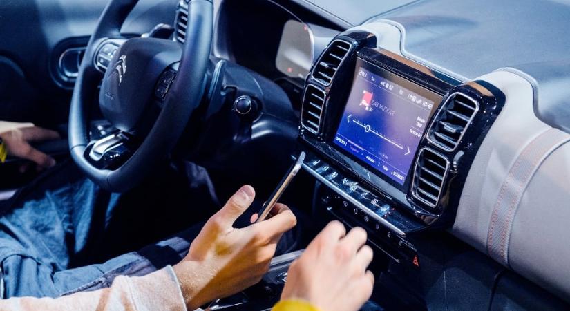 A médiapiacot is érintené a Momentum csomagja: digitális rádiózást javasolnak a TISZA-kormánynak