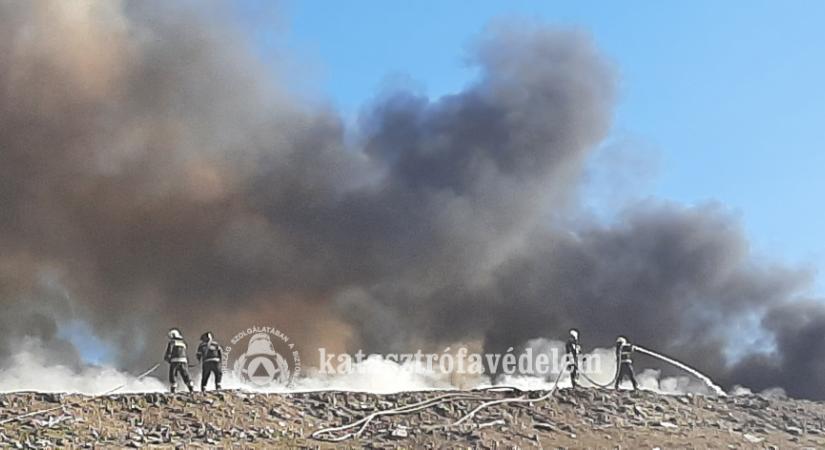 Tűz ütött ki a debreceni szeméttelepen
