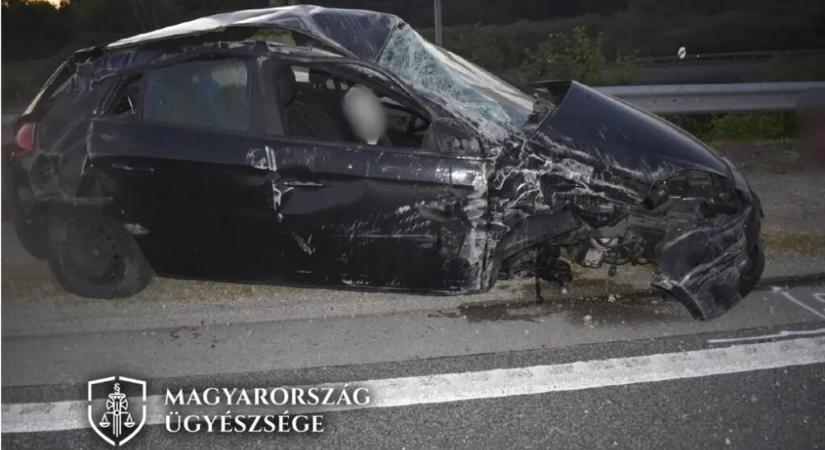 Kirepült az autóból a brutális balesetben az utas