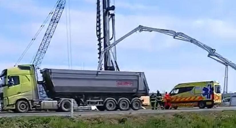 Három kamion ütközött Szabolcsban – Teljes az útzár az érintett szakaszon