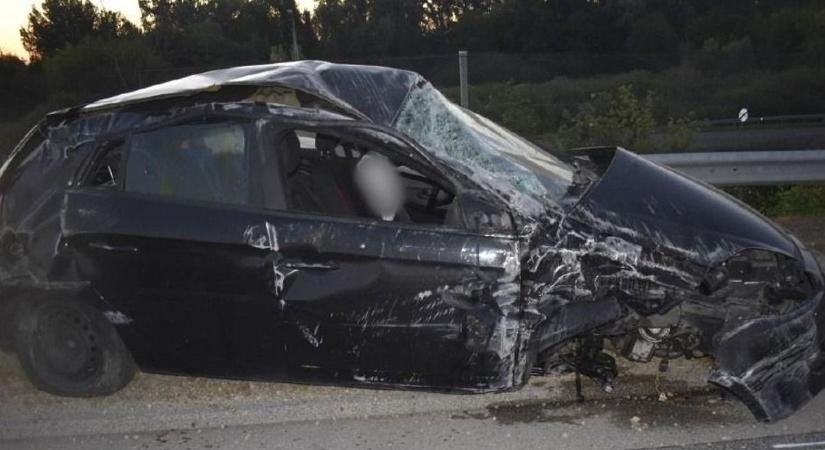Halálos baleset az M85-ösön: a férfi fáradt volt, utasa nem kötötte be az övét