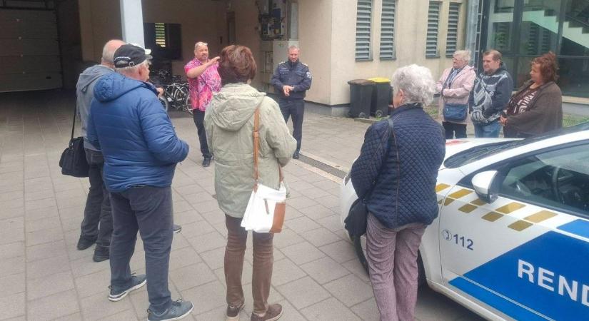 Elég volt az „unokázós” csalókból! Prevenció a kapitányságon