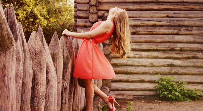 Az oszlopos testalkat öltözködési titkai: hogyan emeld ki a legjobbat magadból?