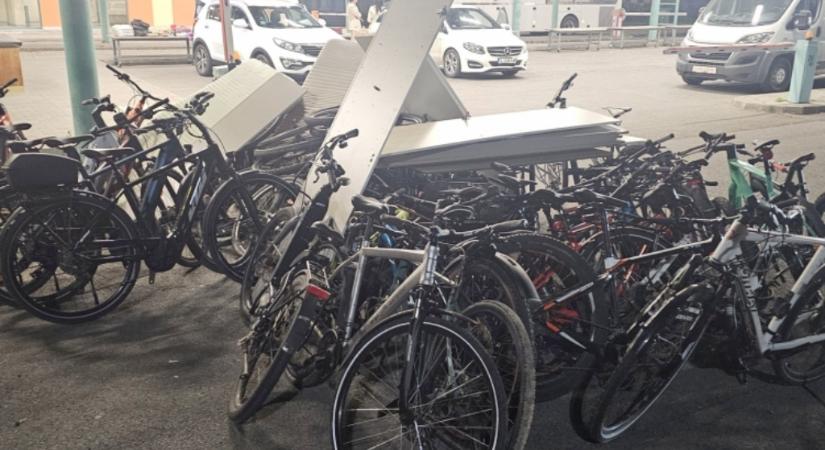 Huszonhét körözött kerékpárral bukott meg egy magyar férfi