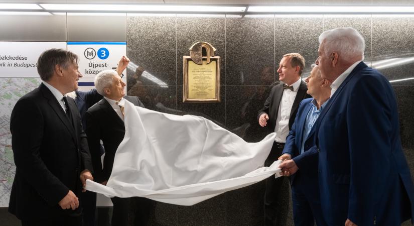 A Kálvin téren helyezték el az M3-as metró megújult állomásaiért járó Nívódíj bronztábláját