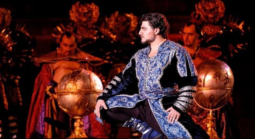 Különleges zenei élmény jön: Szamosi Szabolcs orgonája és José Cura hangja Esztergomban