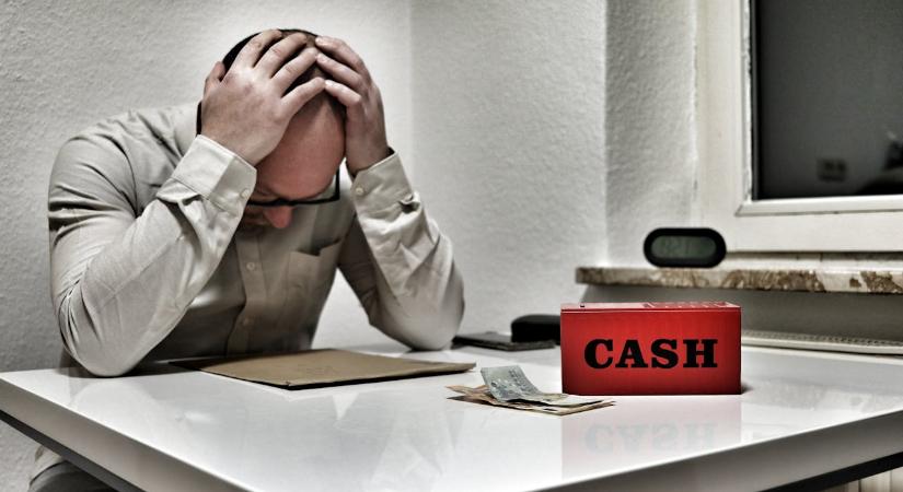 Üzletemberek: A politikai bizonytalanság árát a cégek és az állampolgárok fizetik meg