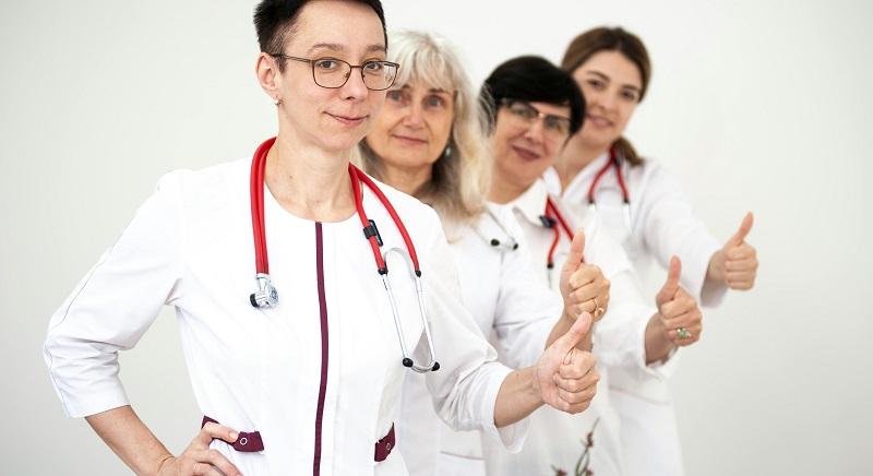 Bevonják a rezidenseket az ügyeleti rendszerbe – Rövidülnek a várólisták a járóbeteg-rendelőkben?