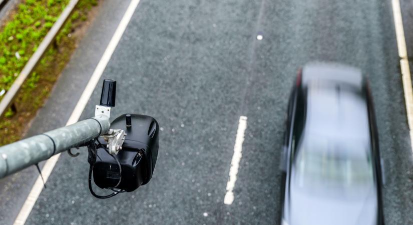 Tömeges büntetnek az autóba látó kamerák