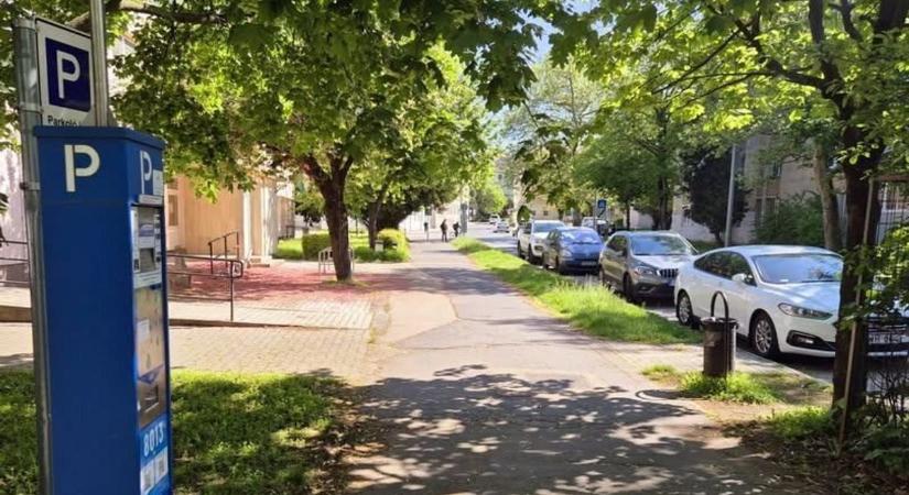 Ingyenes parkolás a hosszú hétvégén – de van egy fontos kivétel, amire figyelned kell