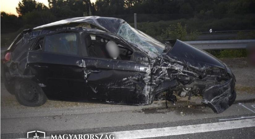 Halálos baleset az M85-ösön: nem kötötte be magát, kirepült az autóból az utas