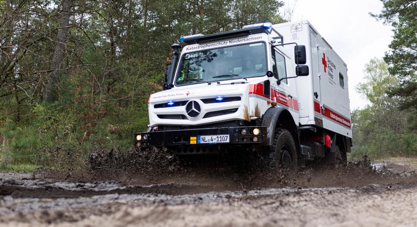 180 millió egy ilyen mentőautó, de mindenhova eljut