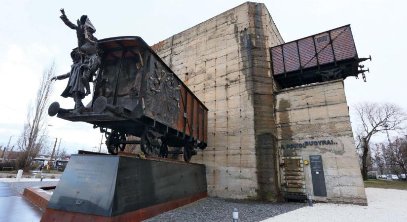 Az alábbi pár sort, amit egy darab papírra jegyeztek fel, a ferencvárosi pályaudvaron dobta ki a vonatból egy Sáry Mihály nevű férfi