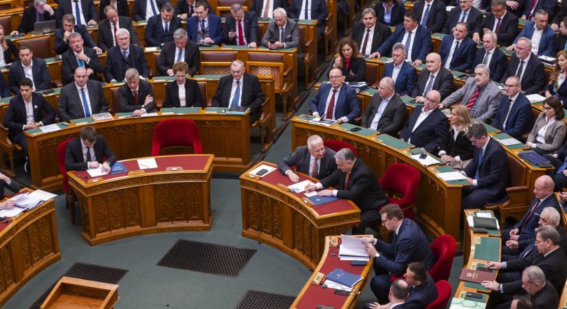 Valójában Orbánék gátolták meg, hogy a Szent Korona előtt tegyenek esküt az új Országgyűlés tagjai