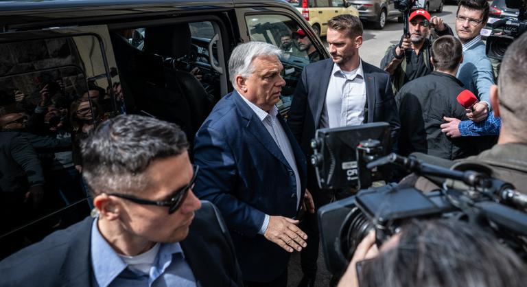 Orbán Balázs rövidre zárta a kérdéseket, hogy miért csak egy hónapra ül be a parlamentbe