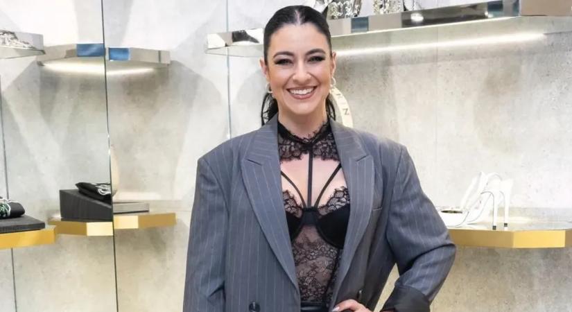 Stana Alexandra egy híresség oldalán tündököl