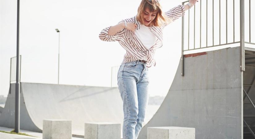 Melyik női sneaker stílus illik legjobban a ruhákhoz?