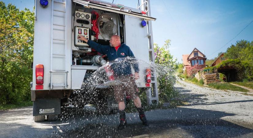 Azbesztveszély Kőszegen: folyamatosan locsolják az utakat