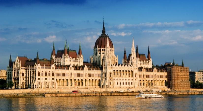 Újabb minisztereket jelentett be Magyar Péter