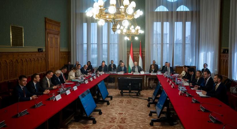 Megállapodtak a parlamenti frakciók az alakuló ülés alapvető pontjaiban