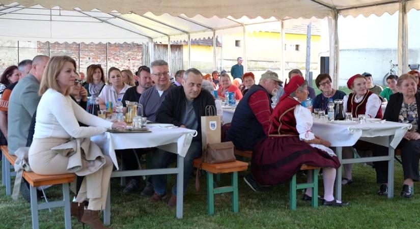 Közös név, közös értékek