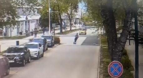 Videó: jó példát mutatott volna a 11 éves rolleres Kazincbarcikán, mégis pórul járt